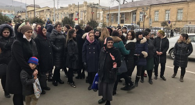 The participants of the rally in Derbent. January 11, 2017. Photo by Patimat Makhmudova for the "Caucasian Knot" The participants of the rally in Derbent. January 11, 2017. Photo by Patimat Makhmudova for the "Caucasian Knot"