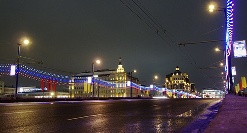Bolshoy Moskvoretsky bridge, a view towards Malaya Ordynka street, the site of Boris Nemtsov's murder. Photo by Alessio Damato https://ru.wikipedia.org/wiki/%D0%A3%D0%B1%D0%B8%D0%B9%D1%81%D1%82%D0%B2%D0%BE_%D0%91%D0%BE%D1%80%D0%B8%D1%81%D0%B0_%D0%9D%D0%B5%D0%BC%D1%86%D0%BE%D0%B2%D0%B0 Bolshoy Moskvoretsky bridge, a view towards Malaya Ordynka street, the site of Boris Nemtsov's murder. Photo by Alessio Damato https://ru.wikipedia.org/wiki/%D0%A3%D0%B1%D0%B8%D0%B9%D1%81%D1%82%D0%B2%D0%BE_%D0%91%D0%BE%D1%80%D0%B8%D1%81%D0%B0_%D0%9D%D0%B5%D0%BC%D1%86%D0%BE%D0%B2%D0%B0