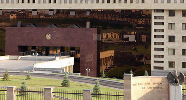 Armenia’s Ministry of Defense. Photo: http://ru.armeniasputnik.am/karabah/20160831/4773598/armenia-karabah-soldat-minoborona.html Armenia’s Ministry of Defense. Photo: http://ru.armeniasputnik.am/karabah/20160831/4773598/armenia-karabah-soldat-minoborona.html