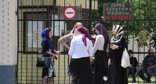 School graduates near the gate of the Unified State Examination centre. Grozny, May 2015. Photo by Magomed Magomedov for the "Caucasian Knot"
