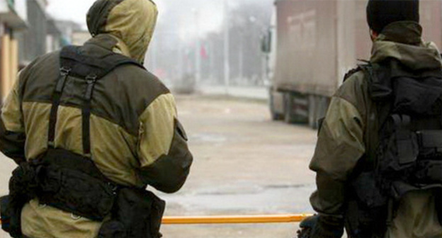 The security servicemen. Photo http://www.warchechnya.ru/news/v_chechenskom_gorode_shali_unichtozheny_troe_boevikov/2017-01-30-3454 The security servicemen. Photo http://www.warchechnya.ru/news/v_chechenskom_gorode_shali_unichtozheny_troe_boevikov/2017-01-30-3454