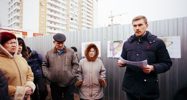 People from the "Vostochno-Kruglikovsky" residential district held a picket in Krasnodar. February 4, 2017. Photo by Alexei Voloschuk, the leader of the initiative group of tenants of the "Vostochno-Kruglikovsky" residential complex, for the "Caucasian Knot" People from the "Vostochno-Kruglikovsky" residential district held a picket in Krasnodar. February 4, 2017. Photo by Alexei Voloschuk, the leader of the initiative group of tenants of the "Vostochno-Kruglikovsky" residential complex, for the "Caucasian Knot"