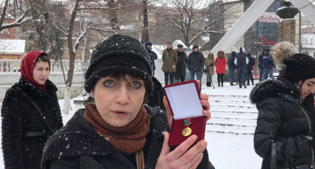 The journalist Svetlana Anokhina said at the rally against the construction of the museum in the Lenin Komsomol Park that she was ready to return the medal she had been awarded by the authorities for her project "Once there was a city". February 3, 2017. Photo by Patimat Makhmudova for the "Caucasian Knot"