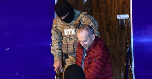 Alexander Lapshin is convoyed in Baku, February 7, 2017. Photo by Aziz Karimov for the "Caucasian Knot" Alexander Lapshin is convoyed in Baku, February 7, 2017. Photo by Aziz Karimov for the "Caucasian Knot"