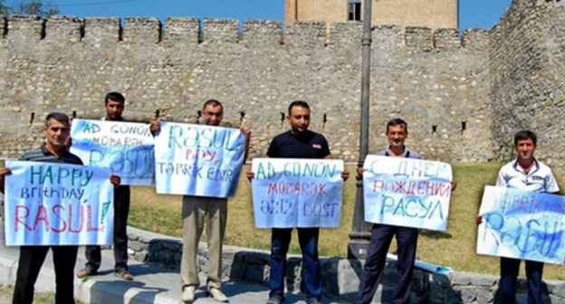 Flash mob in defence of Rasul Jafarov, Sheki, August 18, 2014. Photo: RFE/RL