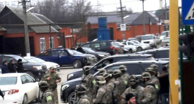 Village of Tsotsi-Yurt blocked by law enforcers, Chechnya, January 11, 2017. Photo by the 'Caucasian Knot' correspondent.