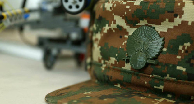 A service cap of the officer of the Nagorno-Karabakh Army. Photo © TUMO
https://ru.armeniasputnik.am/karabah/20170223/6497349/karabah-voennosluzhashchij-gibel-prichiny.html A service cap of the officer of the Nagorno-Karabakh Army. Photo © TUMO
https://ru.armeniasputnik.am/karabah/20170223/6497349/karabah-voennosluzhashchij-gibel-prichiny.html