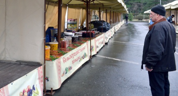 Trading days are reducted at the fairs of agricultural goods in Sochi. Photo by Svetlana Kravchenko for the "Caucasian Knot"