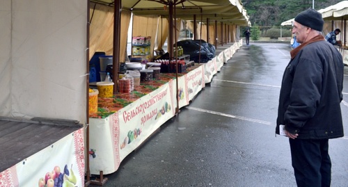 Trading days are reducted at the fairs of agricultural goods in Sochi. Photo by Svetlana Kravchenko for the "Caucasian Knot"