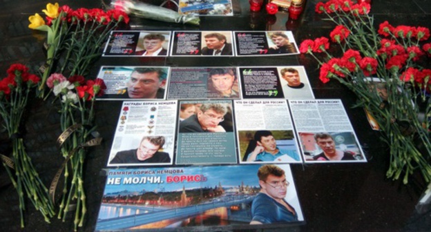 Flowers and photos of Boris Nemtsov at the monument to victims of political repression, Rostov-on-Don, February 26, 2017. Photo by Konstantin Volgin for the 'Caucasian Knot'. 
