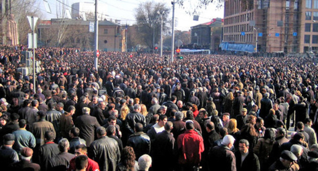 Rally in Yerevan, March 1, 2008. Photo: Serouj https://ru.wikipedia.org/ Rally in Yerevan, March 1, 2008. Photo: Serouj https://ru.wikipedia.org/