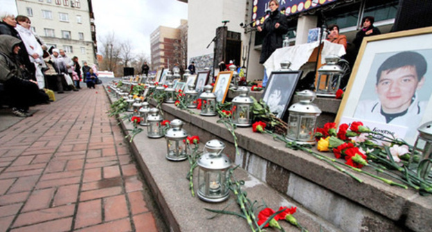 Photos of victims of the terror act in Dubrobka Centre in October 2002, Moscow, October 26, 2015. Photo: RFE/RL Photos of victims of the terror act in Dubrobka Centre in October 2002, Moscow, October 26, 2015. Photo: RFE/RL