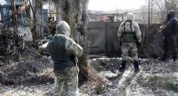 Law enforcers during special operation in Derbent. Photo: http://nac.gov.ru/kontrterroristicheskie-operacii/v-dagestane-v-rezultate-kto-neytralizovany-dva.html