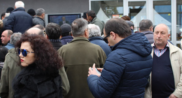 Participants of protest action in the yard of 'Rustavi-2' TV company, Tbilisi, March 3, 2017. Photo by Inna Kukudzhanova for the 'Caucasian Knot'. 