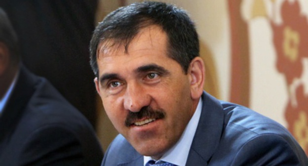 Yunus-Bek Evkurov. Photo:  http://osinform.org/58893-yunus-bek-evkurov-prizval-ne-nakalyat-obstanovku.html