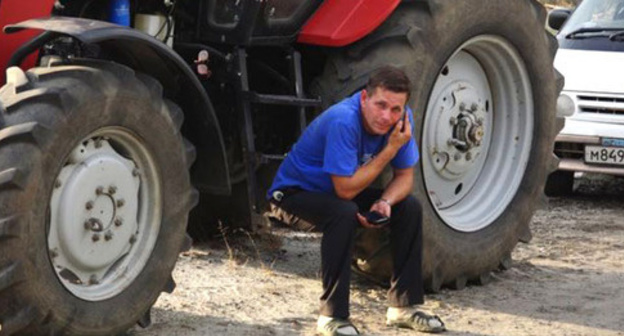 A participant of the "tractor march". Krasnodar Region, August 2016. Photo: RFE/RL A participant of the "tractor march". Krasnodar Region, August 2016. Photo: RFE/RL
