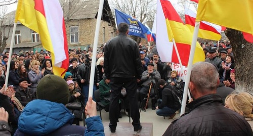 Anatoly Bibilov is making a speech at at a rally in Tskhinvali. March 16, 2017. Photo: Zarina Sanakoeva, RFE/RL Anatoly Bibilov is making a speech at at a rally in Tskhinvali. March 16, 2017. Photo: Zarina Sanakoeva, RFE/RL