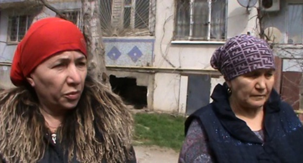 Makhachkala residents at the rally against the merchants' actions. Photo by Patimat Makhmudova for "Caucasian Knot" Makhachkala residents at the rally against the merchants' actions. Photo by Patimat Makhmudova for "Caucasian Knot"