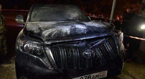 The burnt car of Batal Aiba. Photo © Sputnik / Tomas Tkhaytsuk http://sputnik-abkhazia.ru/Incidents/20170316/1020628988/Vozgoranie-avtomobilya-kandidata-v-deputaty-Batala-Ajba-proizoshlo-v-Suhume.html