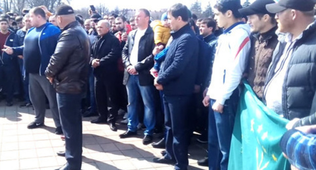 A spontaneous rally of residents of Nalchik. March 19, 2017. Screenshot of a video by "Caucasian Knot" A spontaneous rally of residents of Nalchik. March 19, 2017. Screenshot of a video by "Caucasian Knot"