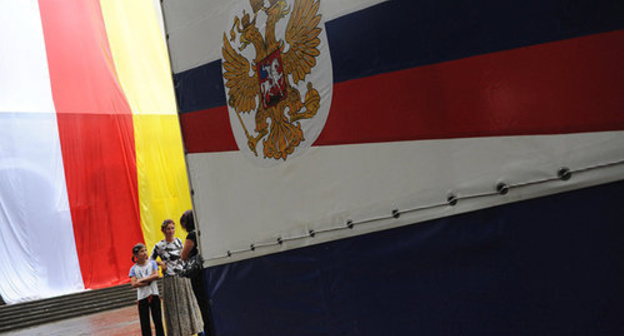 The state flags of the Russian Federation and South Ossetia. Photo © Sputnik / Grigory Sysoev
http://sputnik-ossetia.ru/spravka/20170321/3872610.html The state flags of the Russian Federation and South Ossetia. Photo © Sputnik / Grigory Sysoev
http://sputnik-ossetia.ru/spravka/20170321/3872610.html