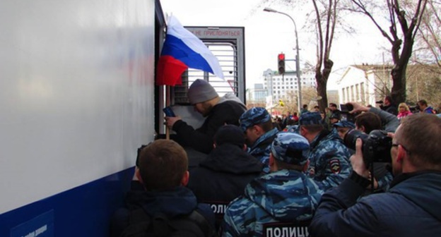 Detention of rally participants in Volgograd, March 26, 2017. Photo by Vyacheslav Yaschenko for the 'Caucasian Knot'. 