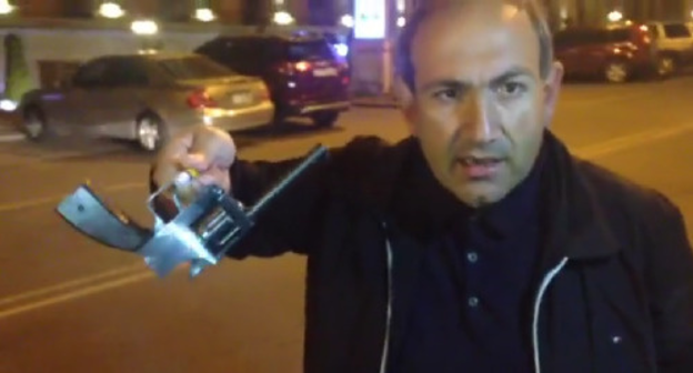 Nikol Pashinyan talks about attack on members of Elk bloc headquarters. Screenshot of video: https://www.facebook.com/nikol.pashinyan/videos/1809461546040899/ Nikol Pashinyan talks about attack on members of Elk bloc headquarters. Screenshot of video: https://www.facebook.com/nikol.pashinyan/videos/1809461546040899/