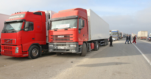 Truckers' protests in Manas. Dagestan, November 23, 2015. Photo by Ruslan Alibekov for "Caucasian Knot" Truckers' protests in Manas. Dagestan, November 23, 2015. Photo by Ruslan Alibekov for "Caucasian Knot"