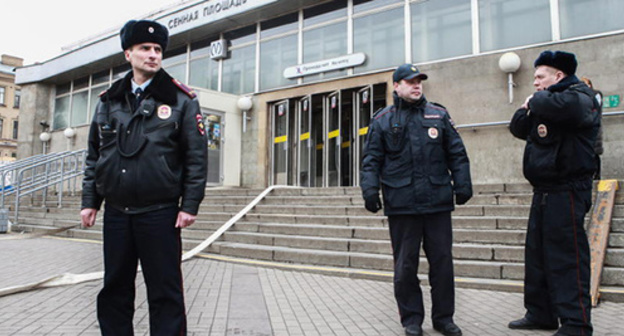 Cordon around the "Sennaya" metro station. Photo https://newsyou.info/vzryv-v-metro-v-sankt-peterburge-aprel-2017-spisok-pogibshix-i-postradavshix Cordon around the "Sennaya" metro station. Photo https://newsyou.info/vzryv-v-metro-v-sankt-peterburge-aprel-2017-spisok-pogibshix-i-postradavshix