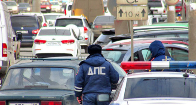 An inspector of road-and-patrol service. Photo by Vyacheslav Yaschenko for "Caucasian Knot" An inspector of road-and-patrol service. Photo by Vyacheslav Yaschenko for "Caucasian Knot"