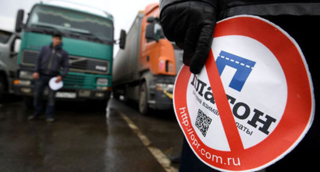 Protest action against the "Platon" system. Photo: RFE/RL Protest action against the "Platon" system. Photo: RFE/RL