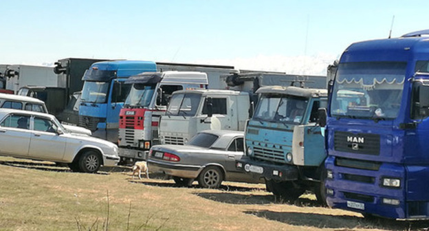 Protest action by heavy truck drivers in Digor, April 12, 2017. Photo by Emma Marzoeva for the 'Caucasian Knot'. Protest action by heavy truck drivers in Digor, April 12, 2017. Photo by Emma Marzoeva for the 'Caucasian Knot'.