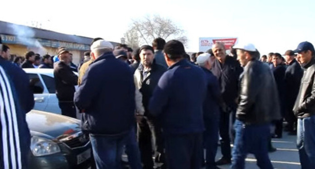 The truckers protesting against the “Platon” system. Manas, April 17, 2017. Screenshot of a video by "Caucasian Knot" The truckers protesting against the “Platon” system. Manas, April 17, 2017. Screenshot of a video by "Caucasian Knot"