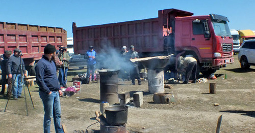 A protest camp of the truckers demanding to cancel the "Platon" system. Dagestan, April 2017. Photo by Patimat Makhmudova for "Caucasian Knot"