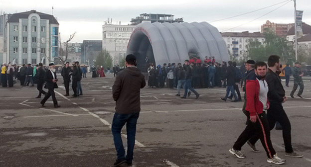 Square in front of Grozny City Hall and Akhmad Kadyrov Mosque. Photo by Nikolai Petrov for the 'Caucasian Knot'. Square in front of Grozny City Hall and Akhmad Kadyrov Mosque. Photo by Nikolai Petrov for the 'Caucasian Knot'.
