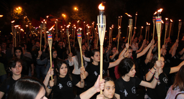 Torchlight procession dedicated to the memory of Armenian Genocide victims, Yerevan. Photo by Tigran Petrosyan for the 'Caucasian Knot'. Torchlight procession dedicated to the memory of Armenian Genocide victims, Yerevan. Photo by Tigran Petrosyan for the 'Caucasian Knot'.