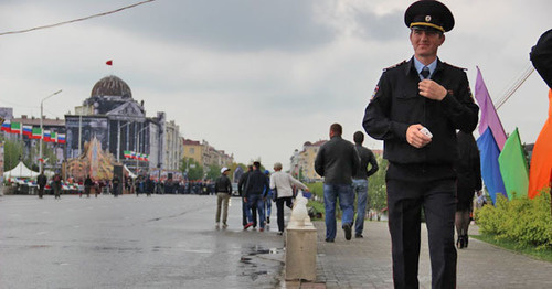 A police officer in Grozny. Photo by Magomed Magomedov for "Caucasian Knot"