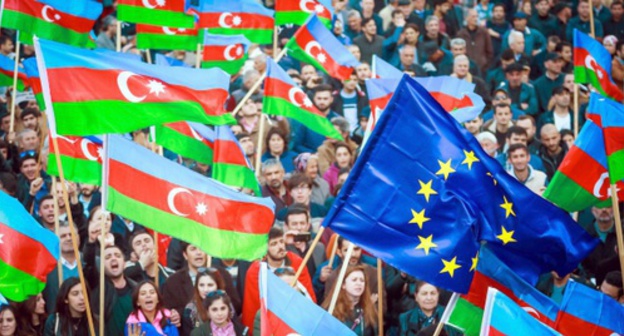 Participants of a rally in Baku with the flags. Photo by Aziz Karimov for "Caucasian Knot" Participants of a rally in Baku with the flags. Photo by Aziz Karimov for "Caucasian Knot"