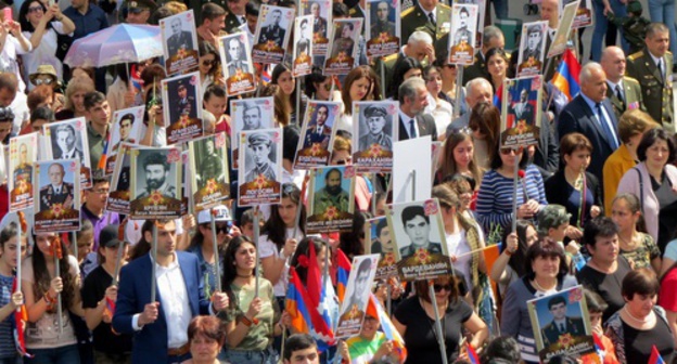 Participants of "Immortal Regiment" march in Nagorny Karabakh, Stepanakert, May 9, 2017. Photo by Alvard Grigoryan for the 'Caucasian Knot'. Participants of "Immortal Regiment" march in Nagorny Karabakh, Stepanakert, May 9, 2017. Photo by Alvard Grigoryan for the 'Caucasian Knot'.