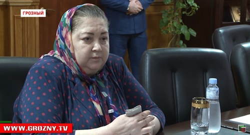 Yakha Beksultanova at the meeting with the officials of the city administration and the republic in the Mayoralty of Grozny. Screenshot of a video https://www.youtube.com/watch?v=AsAjQrf_tmk