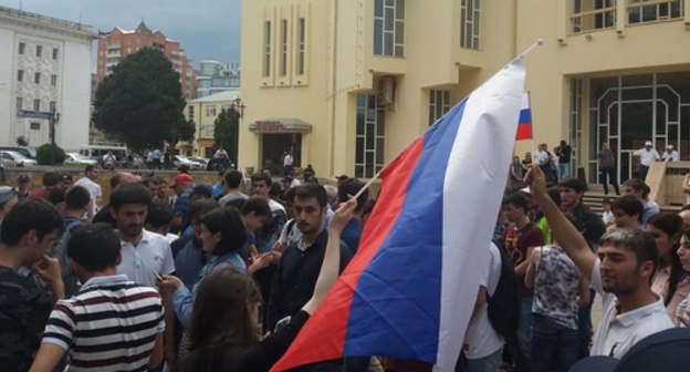 The participants of the anti-corruption rally in Makhachkala. June 12, 2017. Photo by Murad Muradov for "Caucasian Knot" The participants of the anti-corruption rally in Makhachkala. June 12, 2017. Photo by Murad Muradov for "Caucasian Knot"