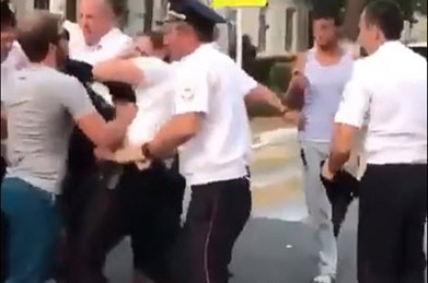 The detention of a young man dancing lezginka in Gelendzhik. Photo: screenshot of a video https://www.youtube.com/watch?v=ccUY6Y0GBao