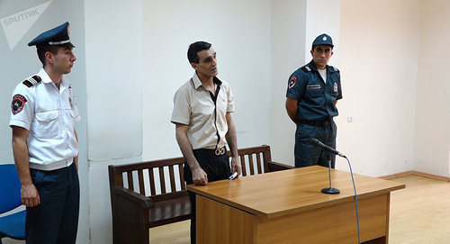 Grachya Arutyunyan in the courtroom. Photo © Sputnik/ Karen Yepremyan
https://ru.armeniasputnik.am/armenia/20170818/8326968/grachyu-arutyunyana-sudyat-vnov-soglasna-li-armyanskaya-femida-s-rossijskoj.html