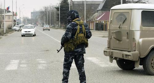 A law enforcer in the street of Grozny. Chechnya. Photo: REUTERS/Eduard Kornienko