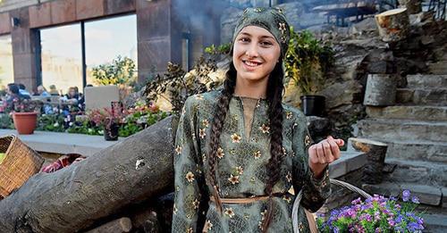 A young woman wearing Georgian costume at Tbilisoba Festival. Photo: © Sputnik / Alexander Imedashvili