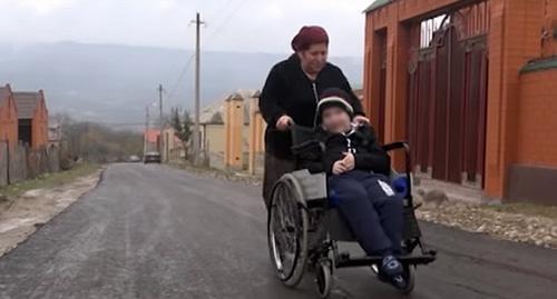 10-year-old wheelchair disabled boy on an asphalt road in the Betty-Mokhk village Photo: screenshot of video: http://www.kavkaz-uzel.eu/articles/312197/