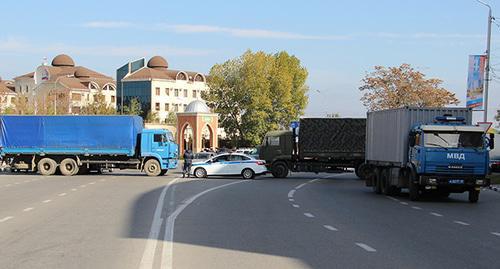 MIA vehicles at Isaeva prospect, Grozny. Photo by Magomed Magomedov for the Caucasian Knot. 