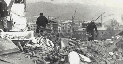Aftermath of Spitak earthquake, December 1988. Photo: https://ru.wikipedia.org