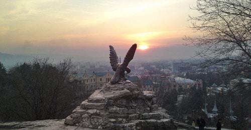 An eagle statue on a spur of Mountain Goryachaya in Pyatigorsk. Photo: Alen Katin https://ru.wikipedia.org