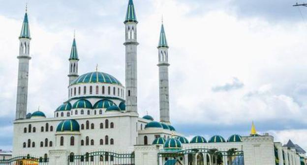 Central cathedral mosque in Cherkessk. Photo: Shkhashefij https://ru.wikipedia.org/wiki/Черкесск